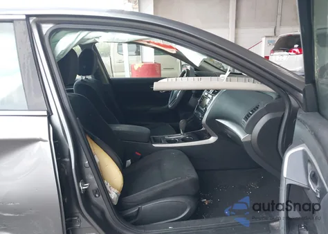 2015 Nissan Altima 2.5 S из США, поврежденный, VIN 1N4AL3AP0FC186595